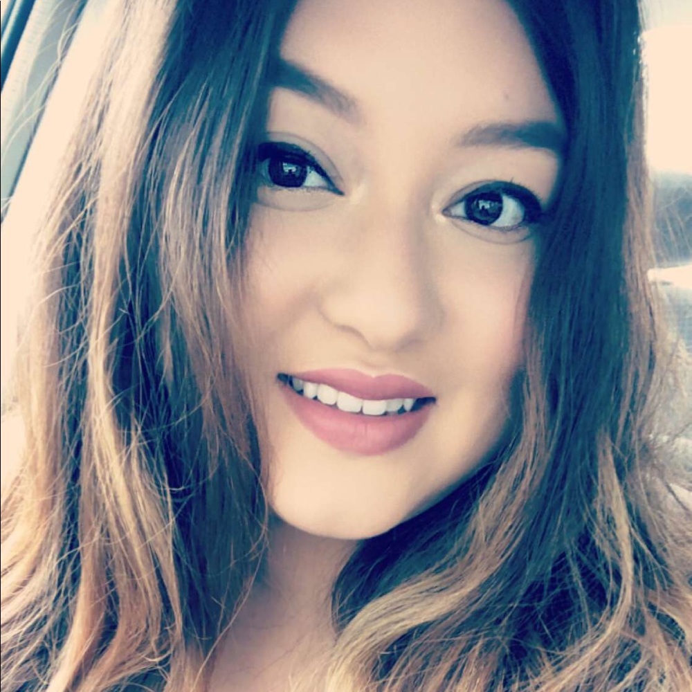 Meet your Posher, Yesenia